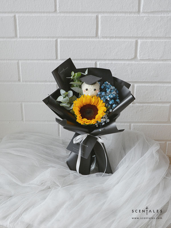 scholar-petite-flower-bouquet-01-600x800 (Pre-order) The Scholar Graduation Petite Flower Bouquet - Image 1