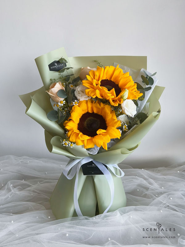 sunlit-serenade-flower-bouquet-m-01-600x800 (Pre-order) Sunlit Serenade Flower Bouquet - Image 1